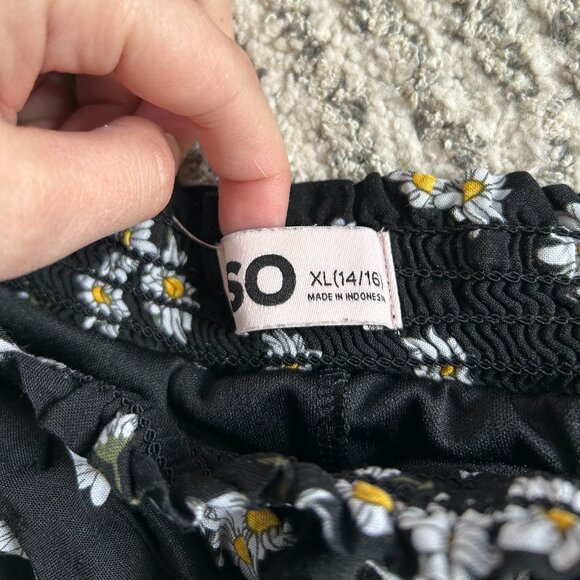 Girls Daisy Print Skorts! - Picture 2 of 4